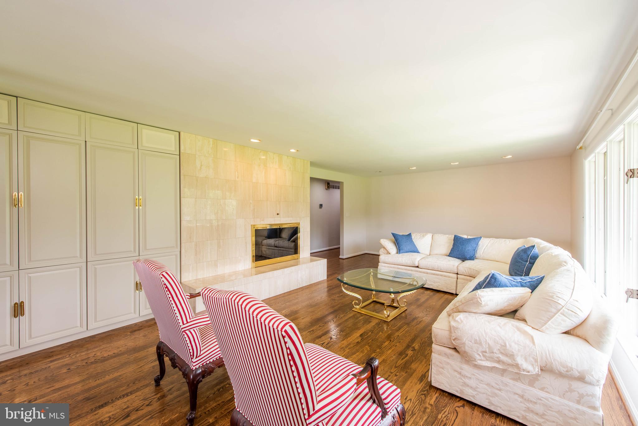 9122 Dunloggin Road Ellicott City, MD 21042 - Photo 6 of 41 Family Room