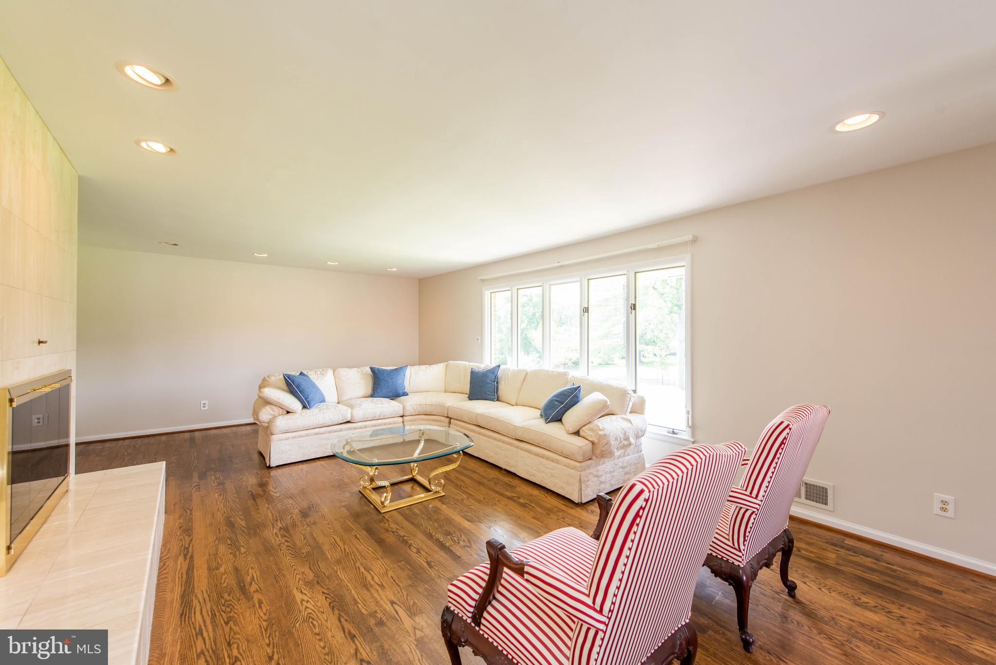 9122 Dunloggin Road Ellicott City, MD 21042 - Photo 7 of 41 Family Room
