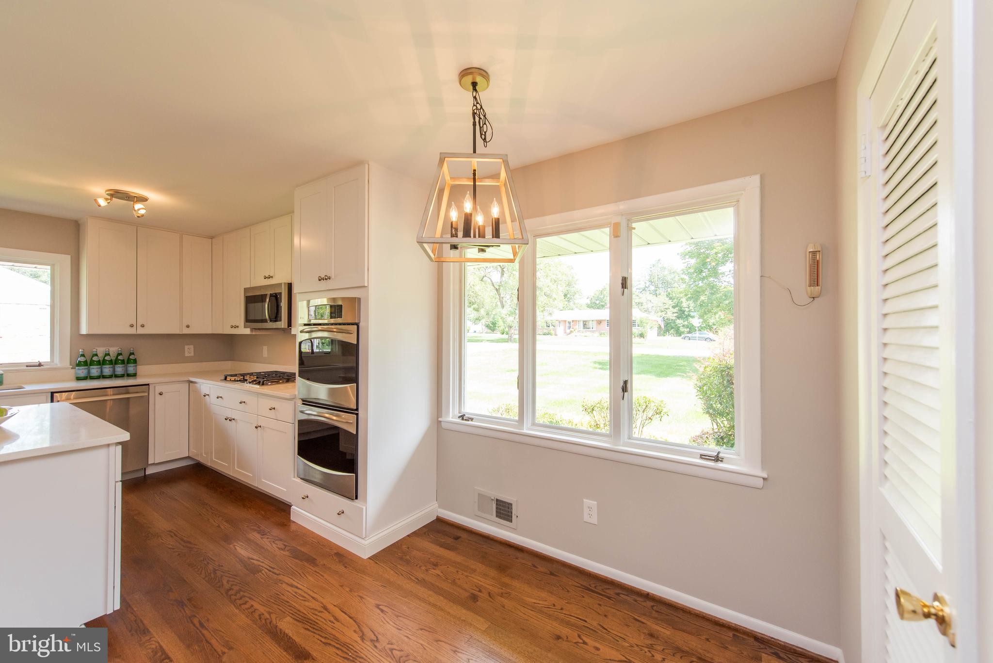 9122 Dunloggin Road Ellicott City, MD 21042 - Photo 9 of 41 Breakfast Area and Kitchen