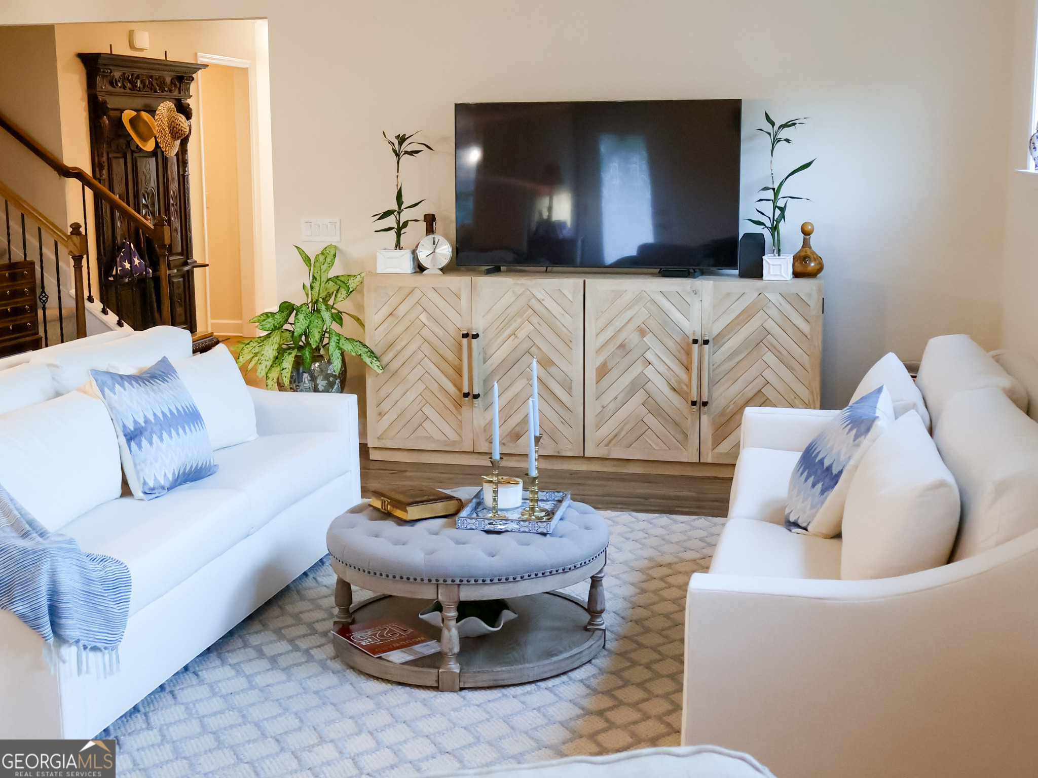 218 Florence Road Peachtree City, GA 30269 - Photo 15 of 47 a living room with furniture and a lamp