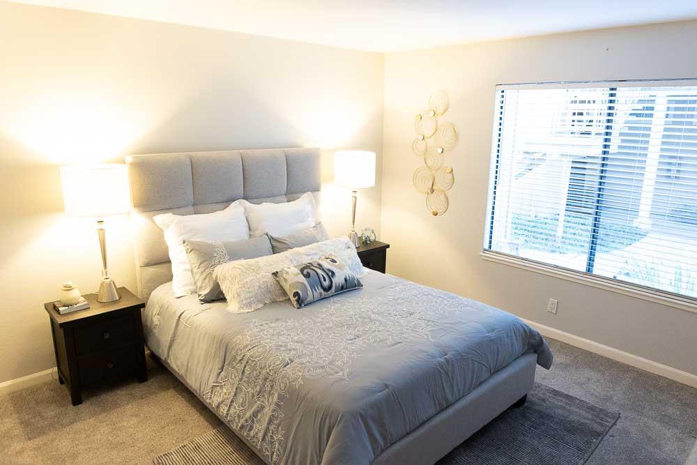 115 Rancho Drive, Unit B San Jose, CA 95111 - Photo 12 of 18 a bedroom with a bed and a lamp