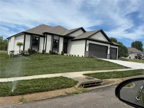 $629,900 | 504 Blackhawke Drive, Smithville, MO 64089