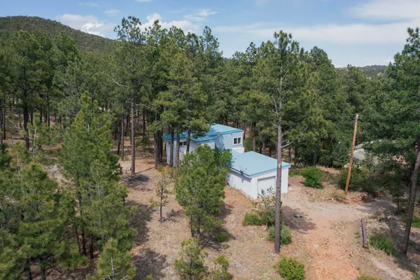 $300,000 | 4 El Paraiso Drive, Montezuma, NM 87731
