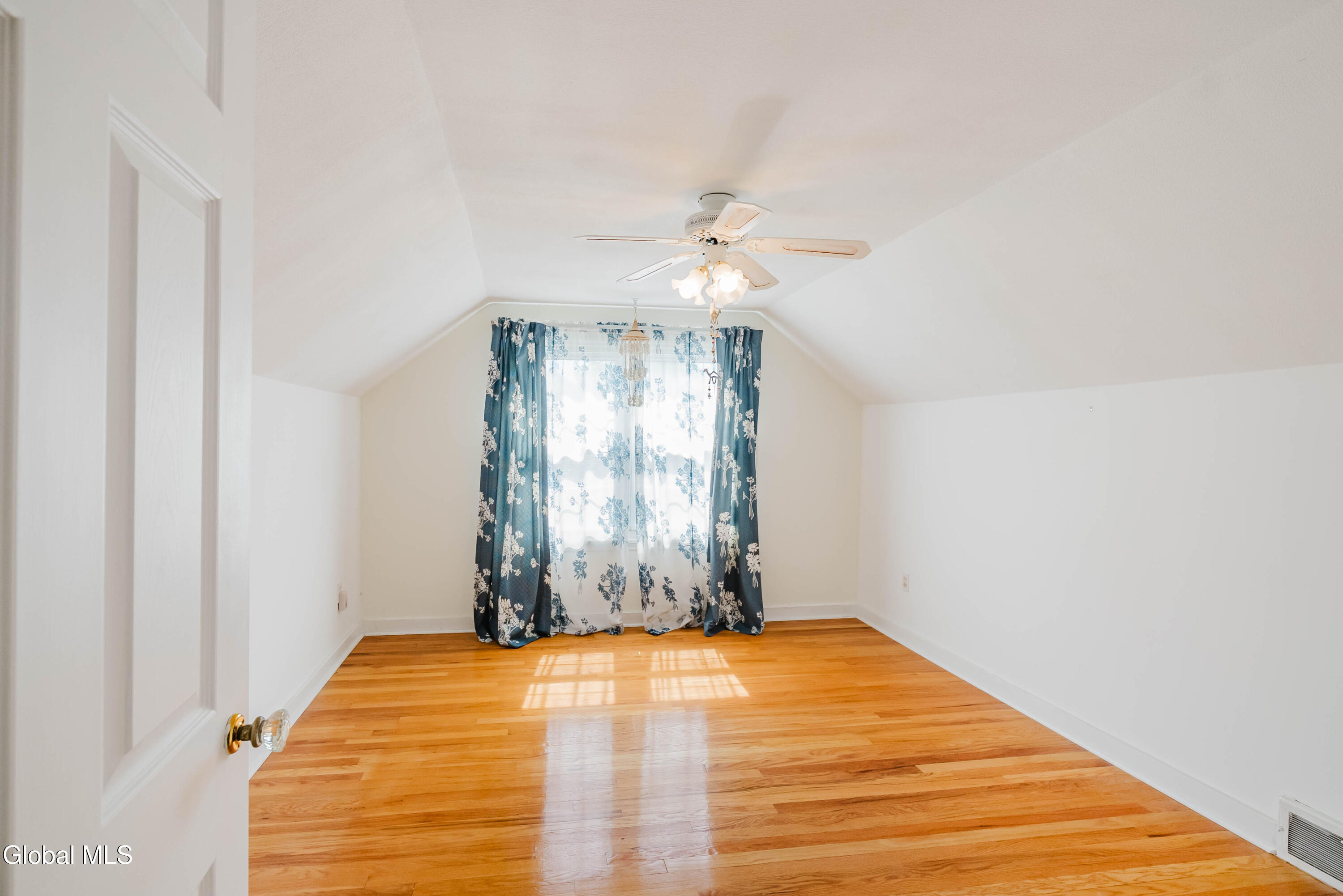 13 Swayze Drive Colonie, NY 12110 - Photo 16 of 35 18