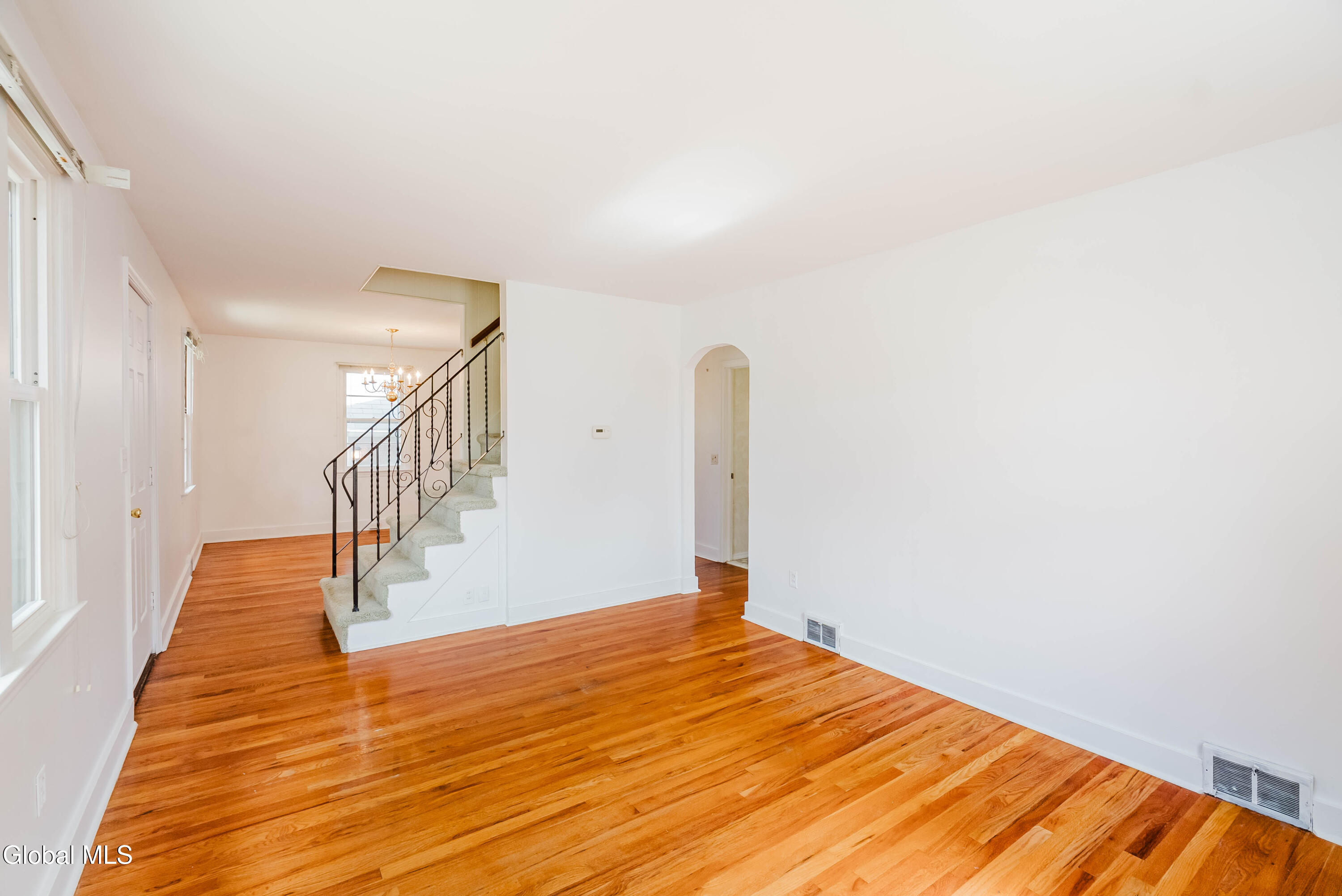 13 Swayze Drive Colonie, NY 12110 - Photo 4 of 35 6