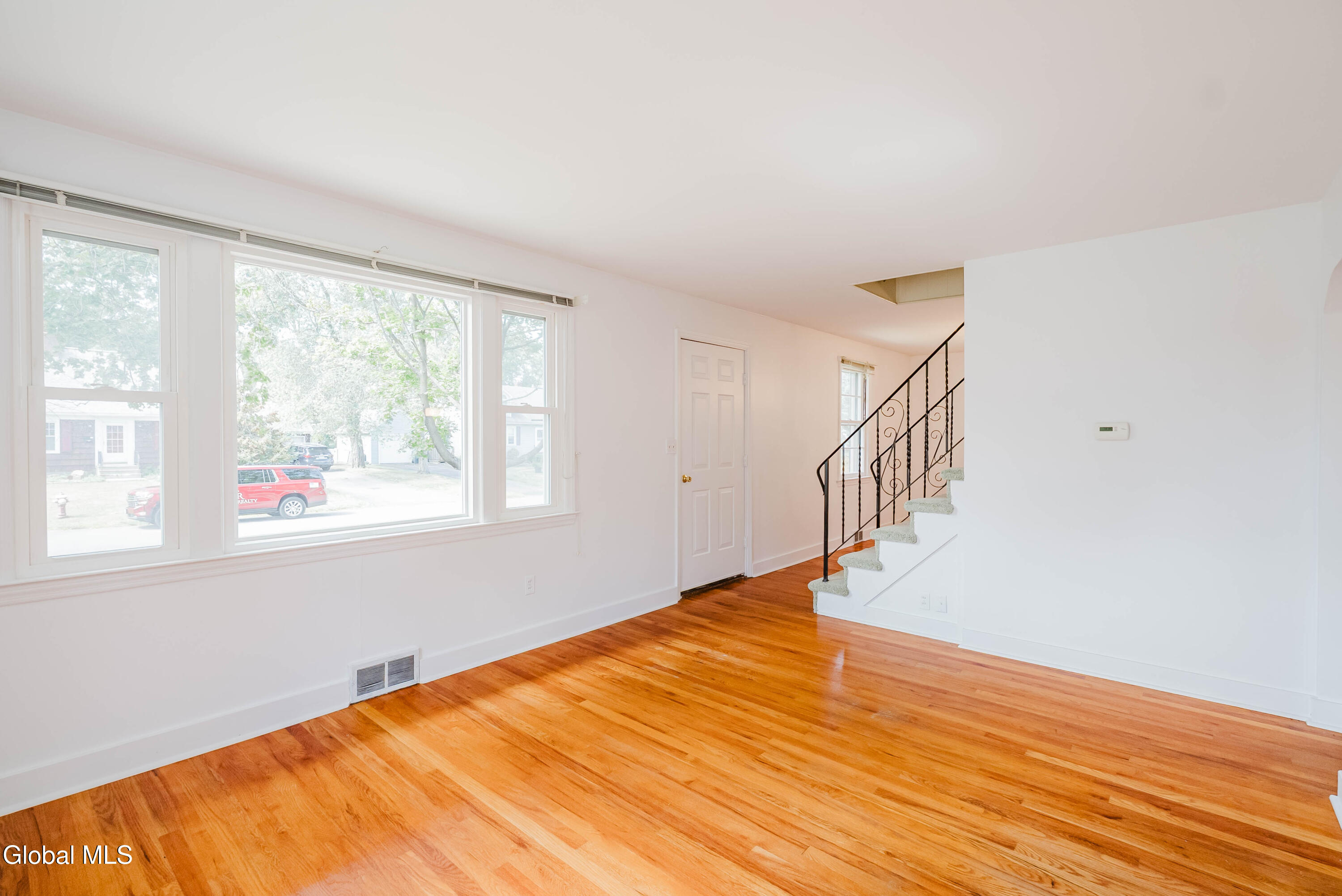 13 Swayze Drive Colonie, NY 12110 - Photo 5 of 35 7