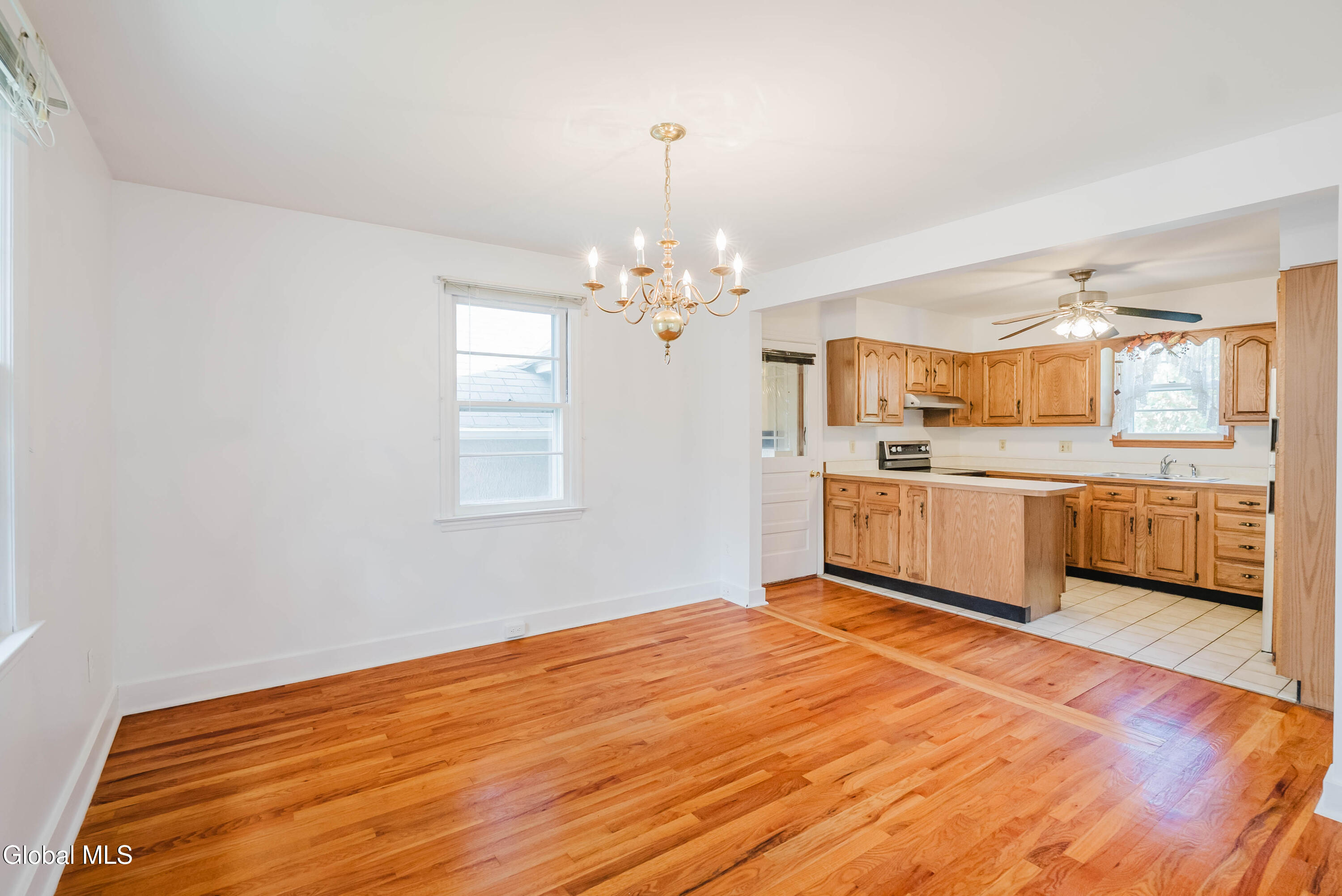 13 Swayze Drive Colonie, NY 12110 - Photo 7 of 35 9