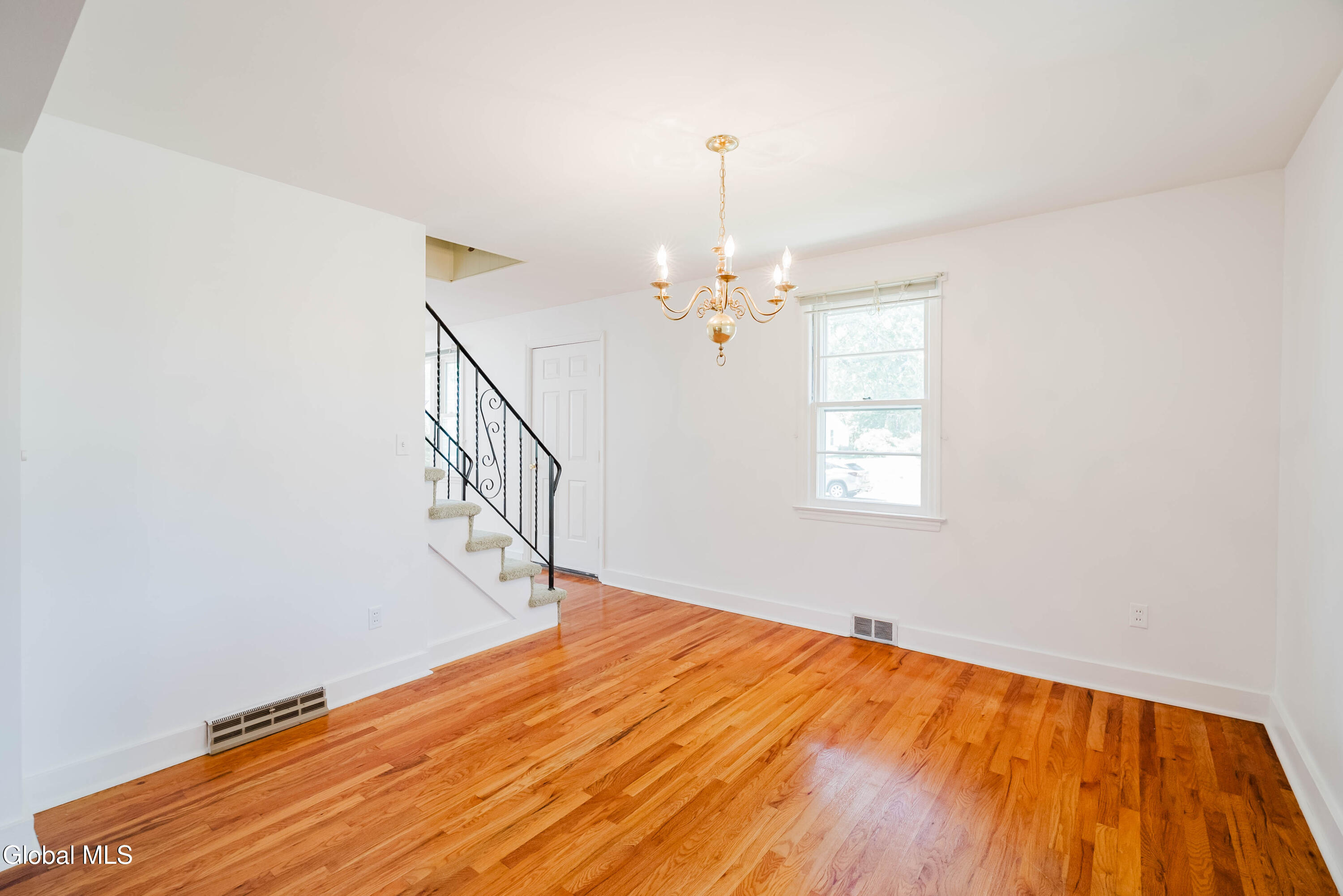 13 Swayze Drive Colonie, NY 12110 - Photo 9 of 35 11