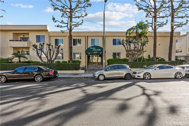 $350,000 | 5328 Newcastle Avenue, Unit 18, Encino, CA 91316