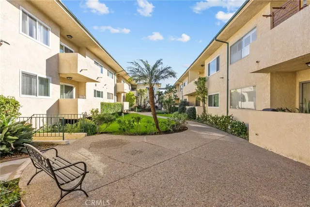 $350,000 | 5328 Newcastle Avenue, Unit 18, Encino, CA 91316