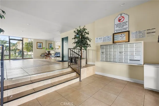 $350,000 | 5328 Newcastle Avenue, Unit 18, Encino, CA 91316