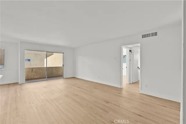 $350,000 | 5328 Newcastle Avenue, Unit 18, Encino, CA 91316