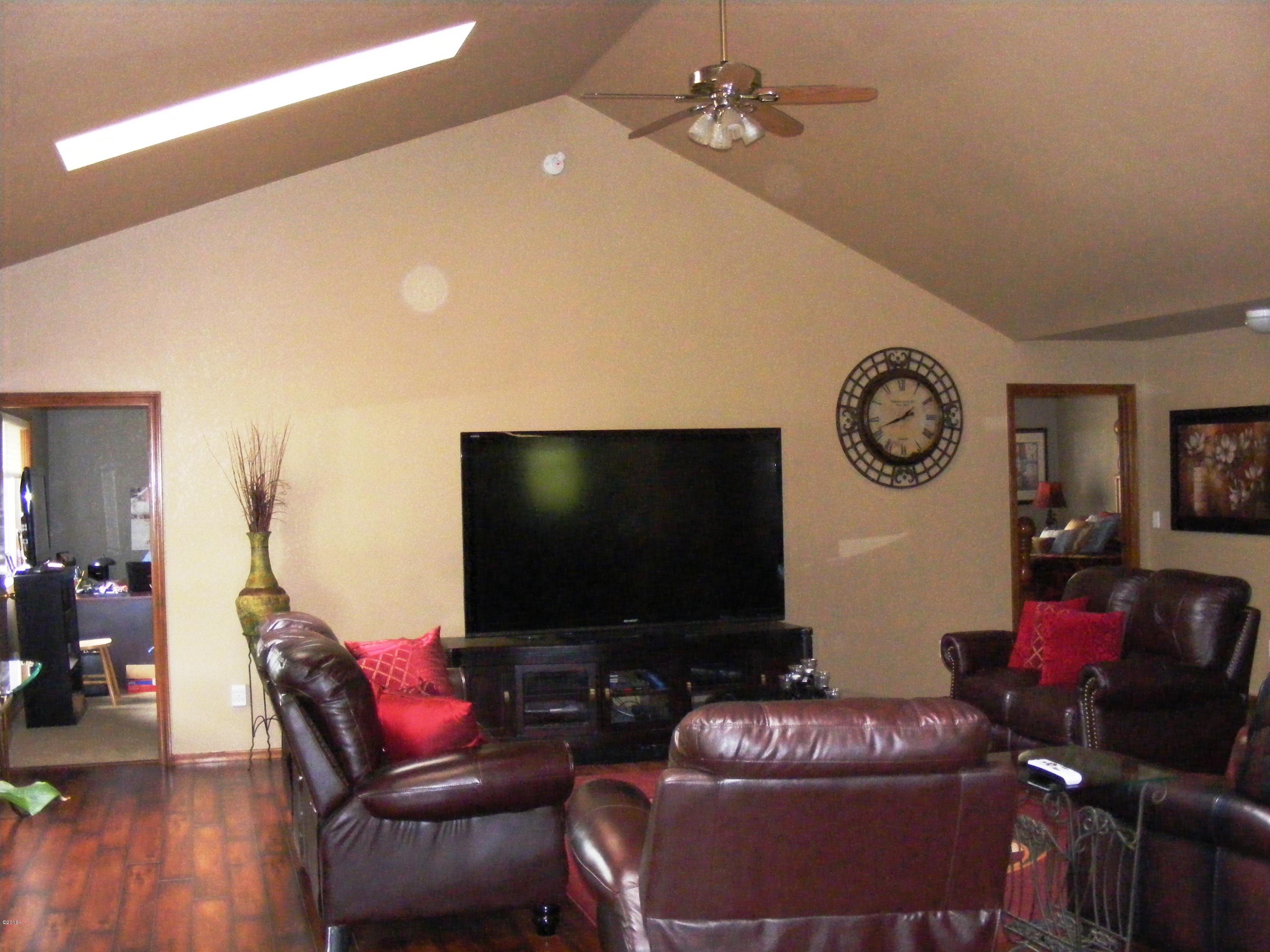 463 Judd Road Siletz, OR 97380 - Photo 5 of 22 Liv Rm also