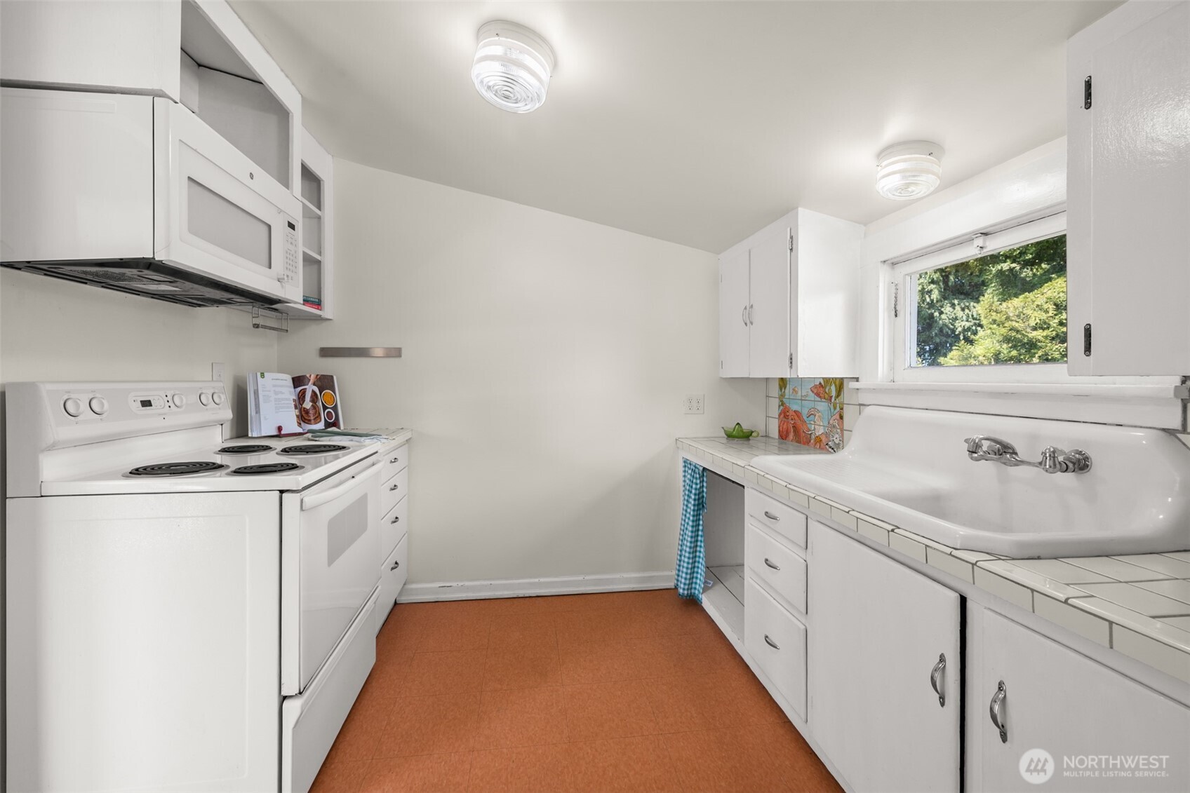 233 West 3rd Street Port Angeles, WA 98362 - Photo 14 of 35