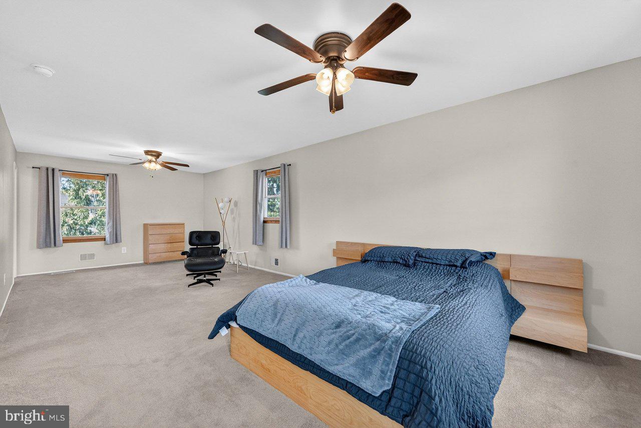 1 John Court Hamilton, NJ 08620 - Photo 17 of 33