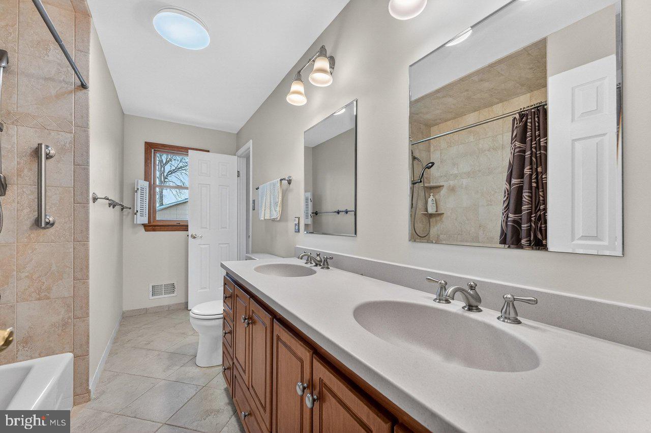 1 John Court Hamilton, NJ 08620 - Photo 21 of 33