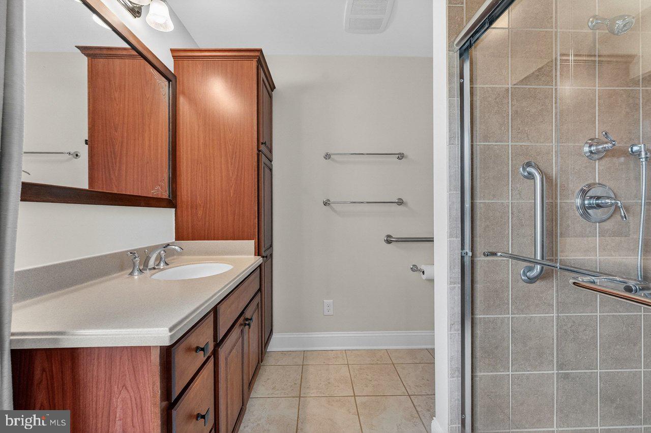 1 John Court Hamilton, NJ 08620 - Photo 22 of 33