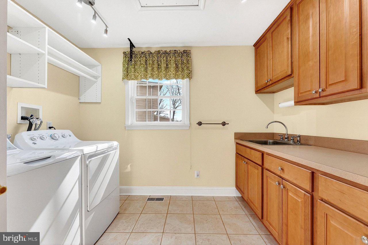 1 John Court Hamilton, NJ 08620 - Photo 27 of 33