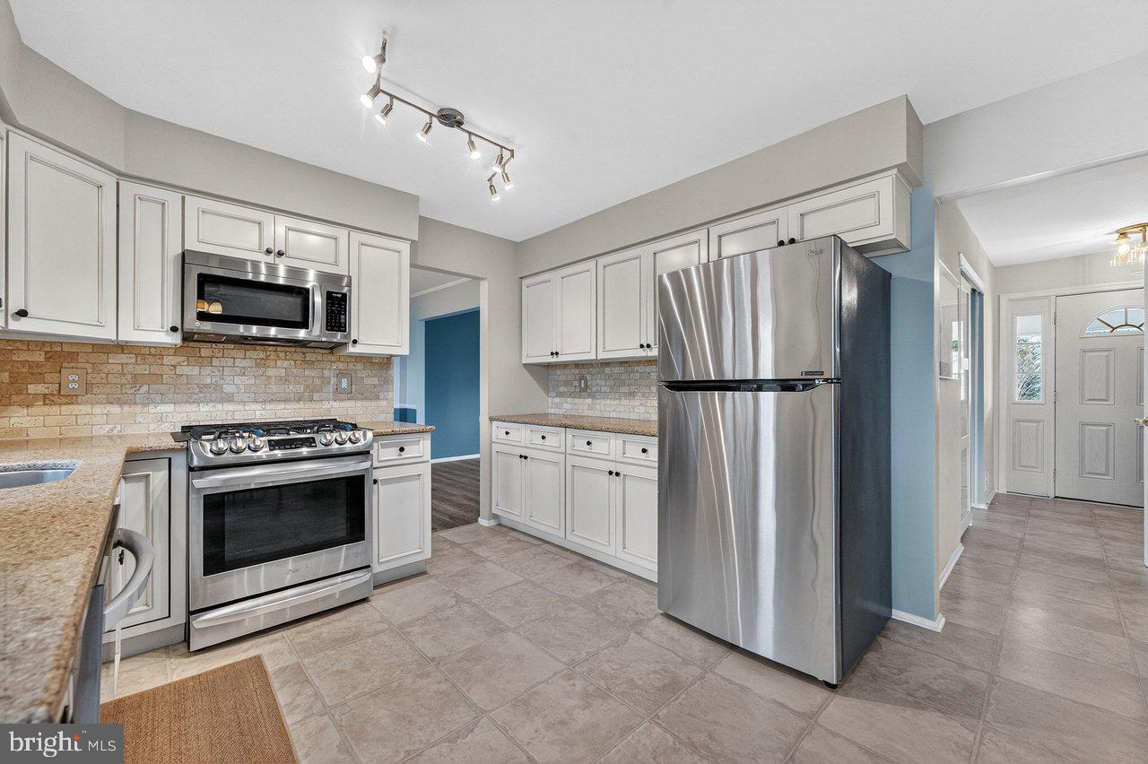 1 John Court Hamilton, NJ 08620 - Photo 10 of 33