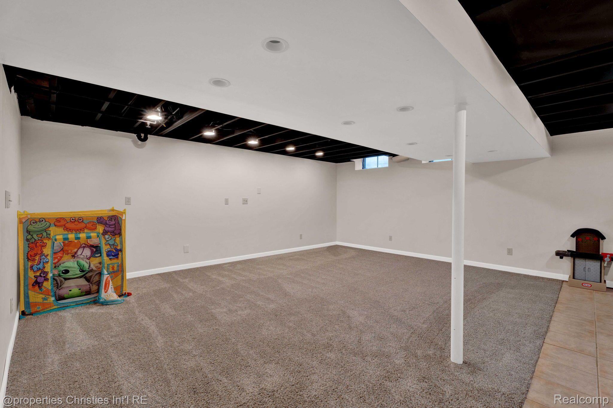 236 Torrent Court Rochester, MI 48307 - Photo 37 of 51 Gallery Image 37