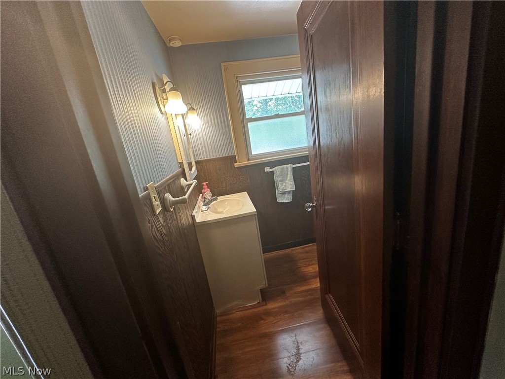 513 West Waterloo Road Akron, OH 44314 - Photo 8 of 29