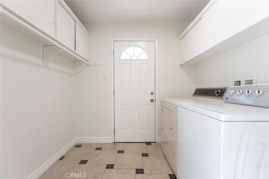 10347 Newhome Avenue Sunland, CA 91040 - Photo 12 of 33 a view of utility room