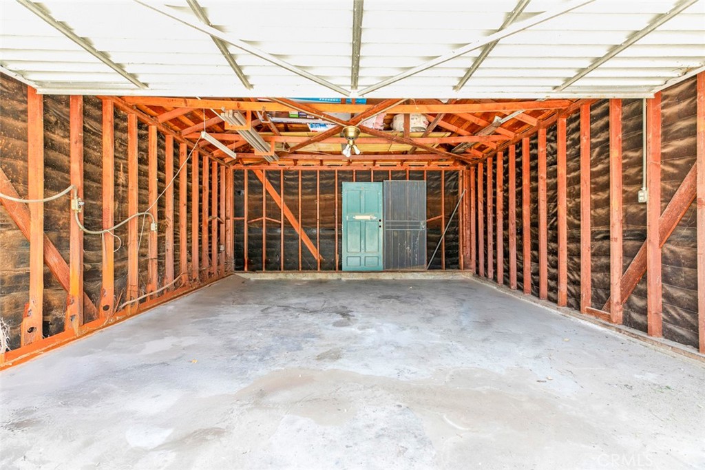 10347 Newhome Avenue Sunland, CA 91040 - Photo 20 of 33 a view of a backyard with a building