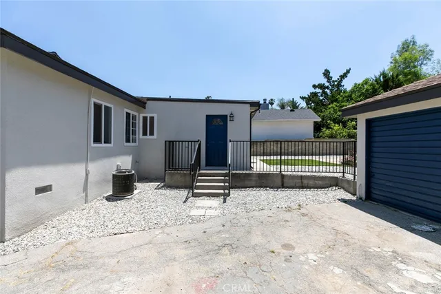 a house view with a backyard space
