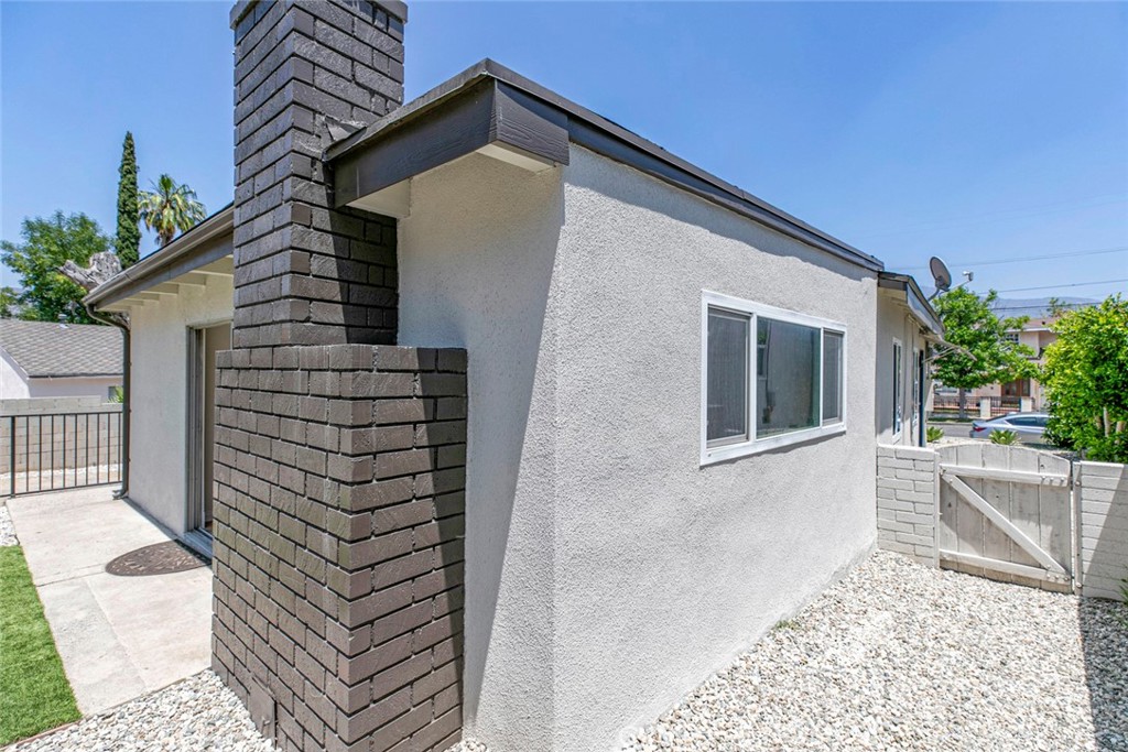 10347 Newhome Avenue Sunland, CA 91040 - Photo 24 of 33 a view of a house with a yard