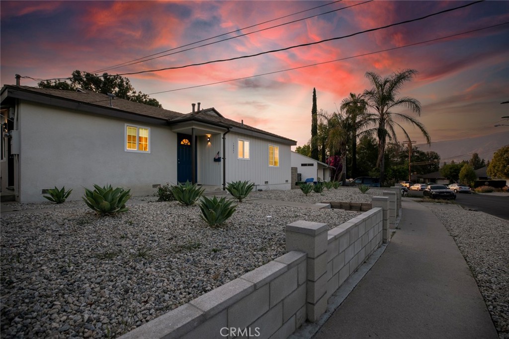 10347 Newhome Avenue Sunland, CA 91040 - Photo 28 of 33 a view of a house with a patio