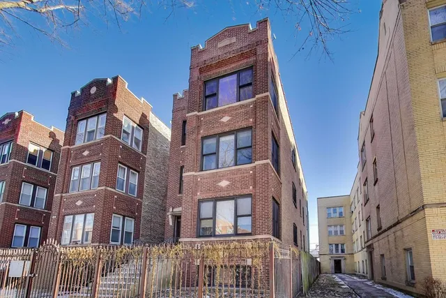 $2,500 | 4331 North Sacramento Avenue, Unit 2, Chicago, IL 60618