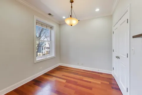 $2,500 | 4331 North Sacramento Avenue, Unit 2, Chicago, IL 60618