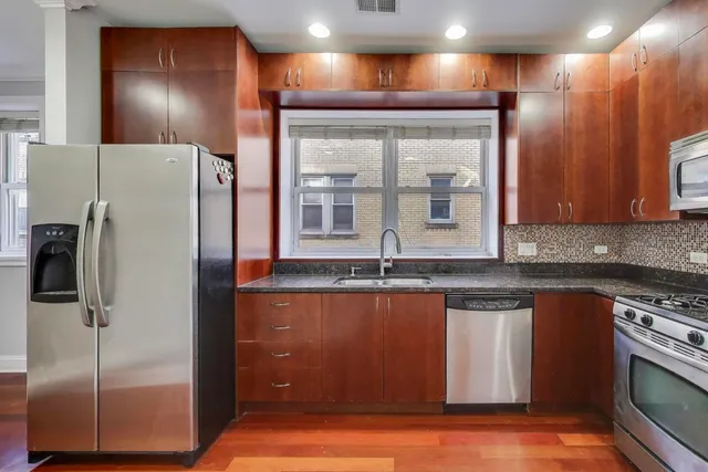 $2,500 | 4331 North Sacramento Avenue, Unit 2, Chicago, IL 60618