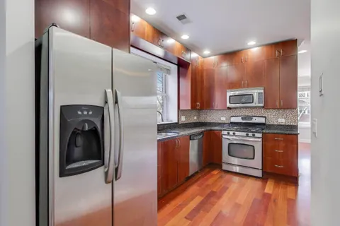 $2,500 | 4331 North Sacramento Avenue, Unit 2, Chicago, IL 60618