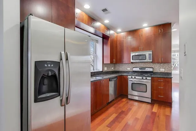 $2,500 | 4331 North Sacramento Avenue, Unit 2, Chicago, IL 60618