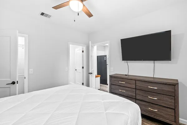 $2,100 | 412 Waco Avenue, League City, TX 77573