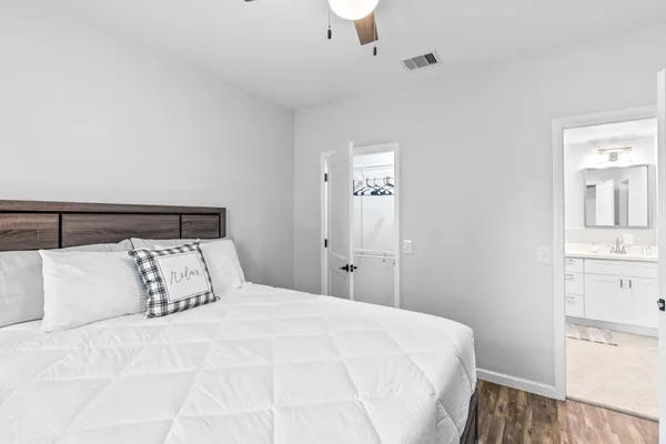 $2,100 | 412 Waco Avenue, League City, TX 77573