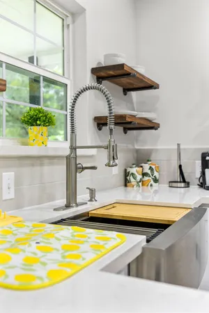 $2,100 | 412 Waco Avenue, League City, TX 77573