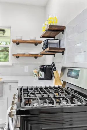 $2,100 | 412 Waco Avenue, League City, TX 77573