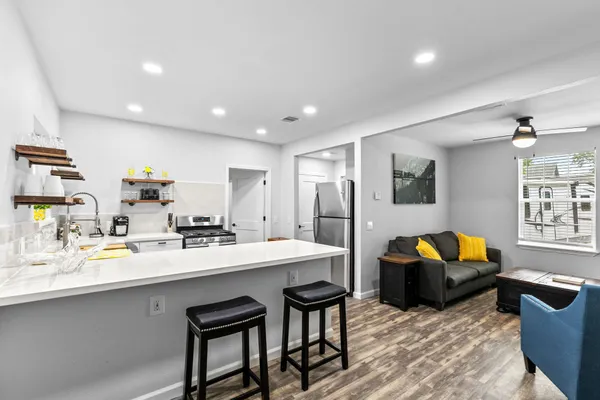 $2,100 | 412 Waco Avenue, League City, TX 77573