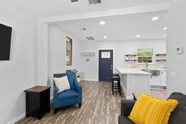 $2,100 | 412 Waco Avenue, League City, TX 77573