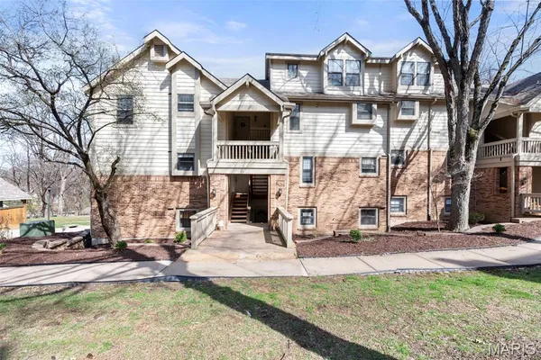 $187,900 | 2224 Canyonlands Drive, Unit C, Maryland Heights, MO 63043