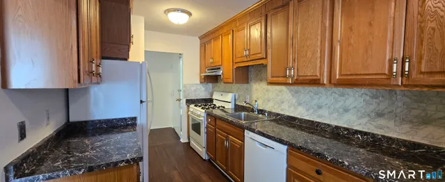 $245,000 | 50 Greenhouse Road, Unit 65D, Bridgeport, CT 06606