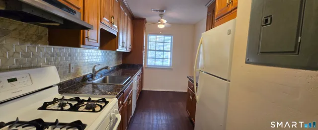 $245,000 | 50 Greenhouse Road, Unit 65D, Bridgeport, CT 06606