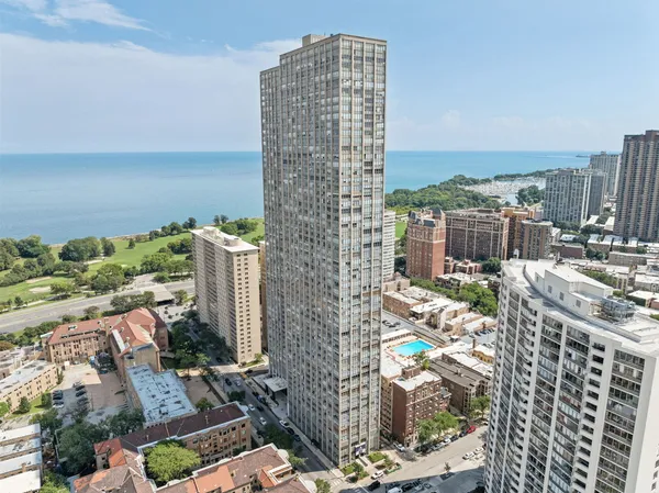 $359,900 | 655 West Irving Park Road, Unit 702, Chicago, IL 60613