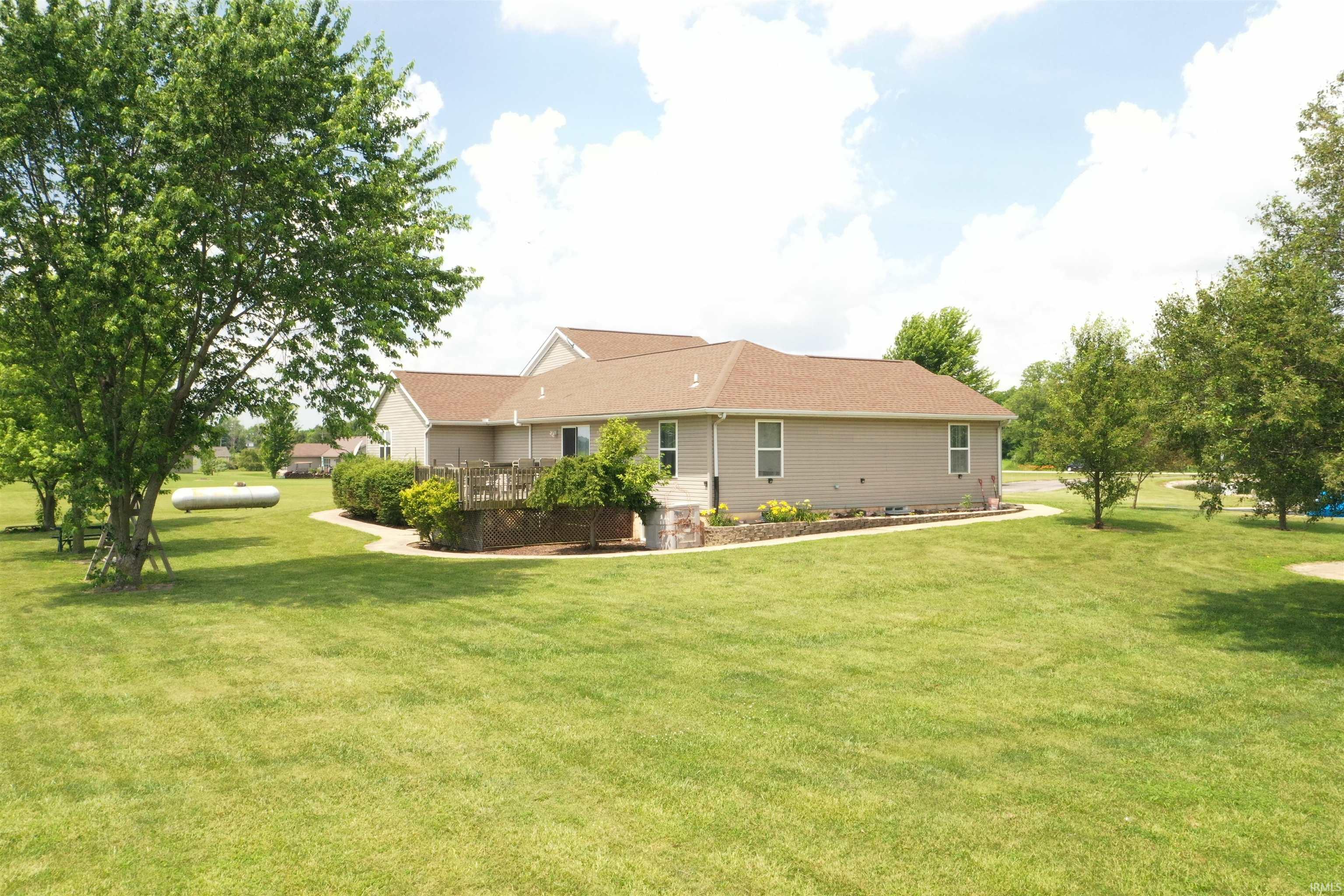 1247 West Division Road Huntington, IN 46750 - Photo 5 of 36 Gallery Image 5