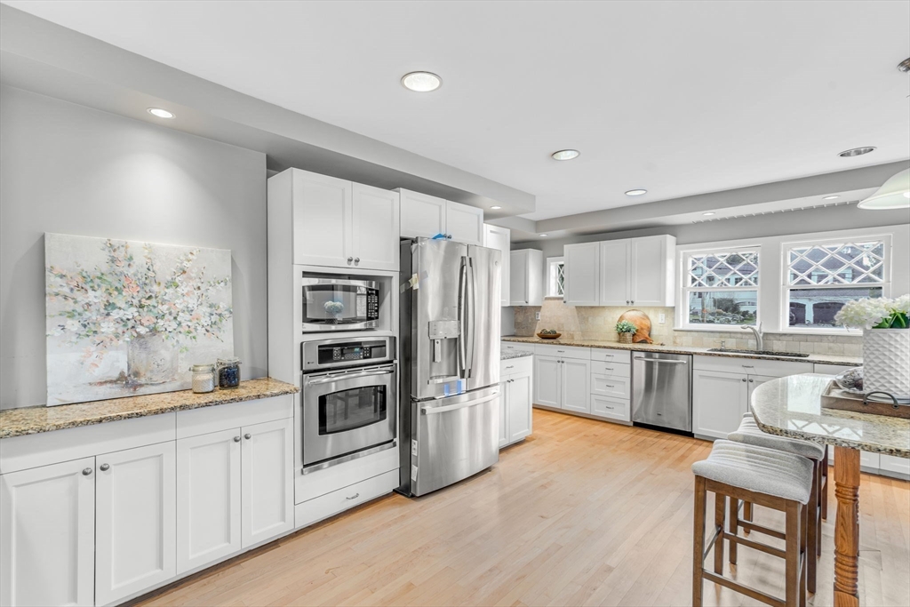 12 Longfellow Road Wellesley, MA 02481 - Photo 5 of 35