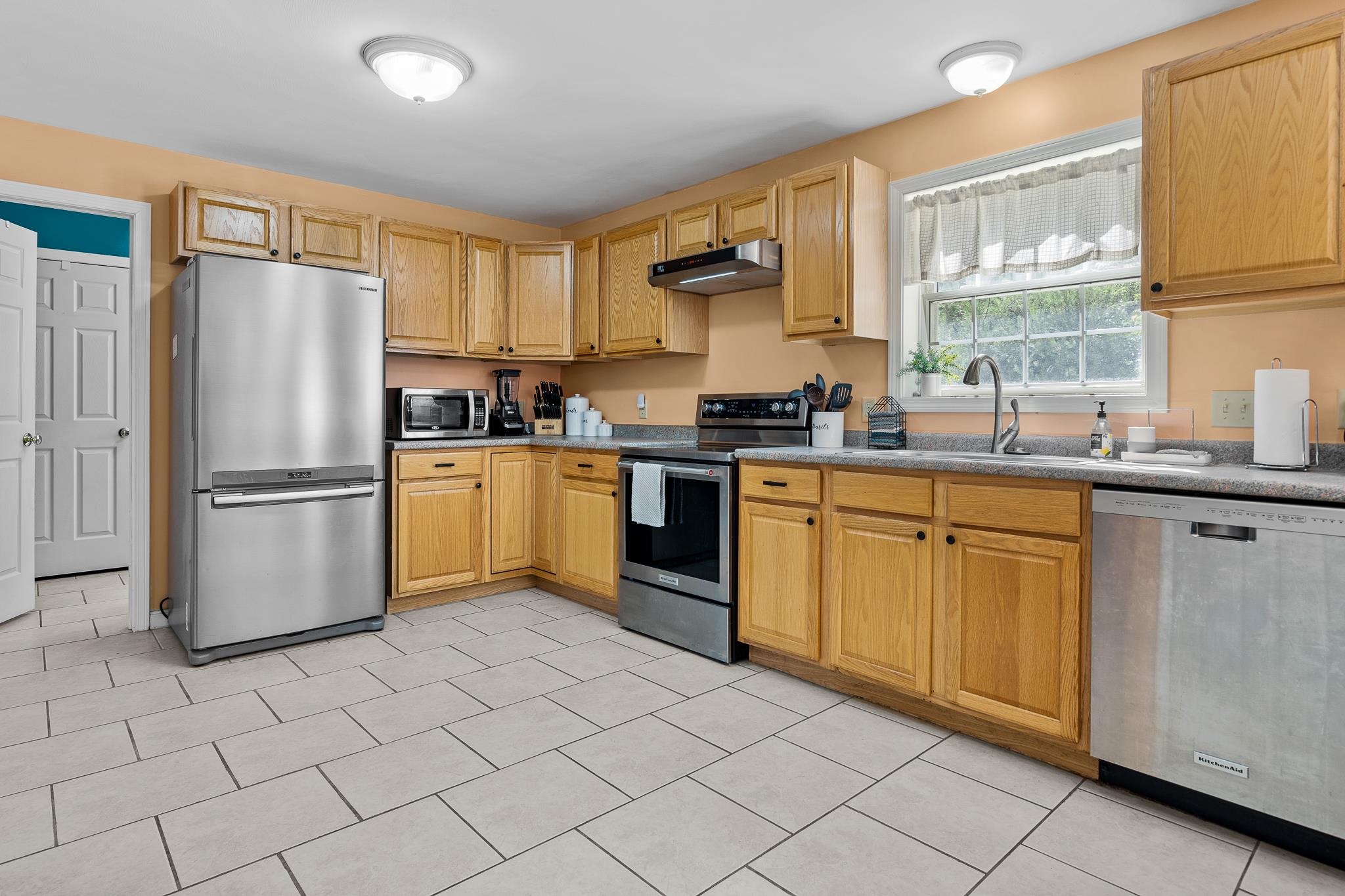119 Lesnyk Road Goffstown, NH 03045 - Photo 4 of 31
