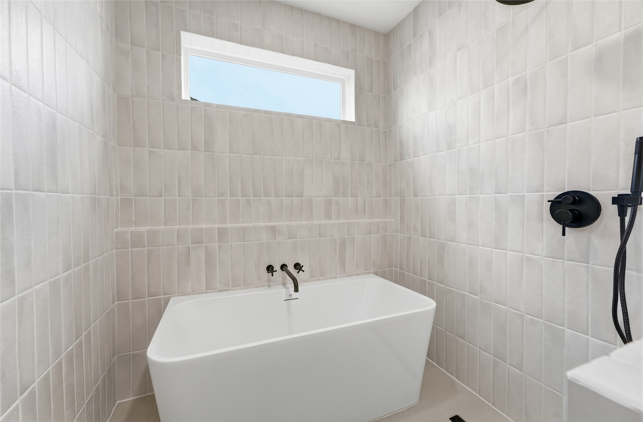 2953 Delafield Street Houston, TX 77023 - Photo 27 of 42 Primary Bathroom