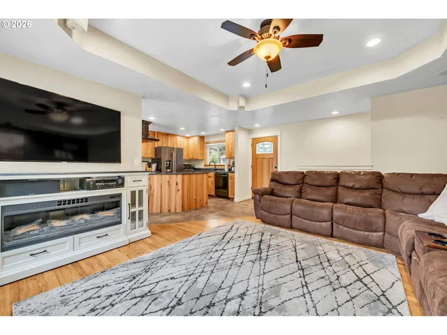 $650,000 | 40593 Little Fall Creek Road, Fall Creek, OR 97438